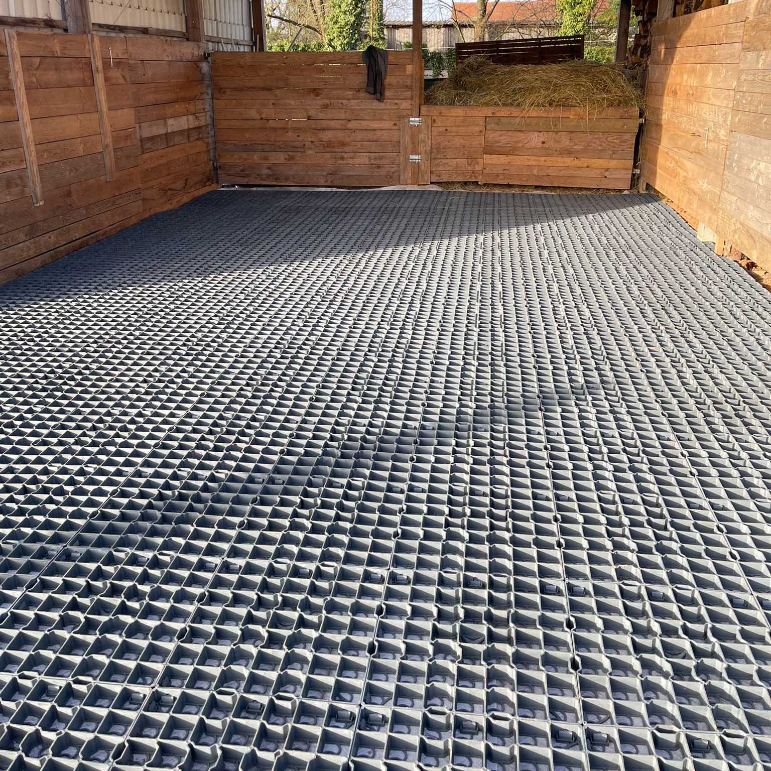Dalle de stabilisation de sol pour écurie, abri de prairie, râtelier point d’eau. Plaque de 1m² Idéale également pour Écurie active