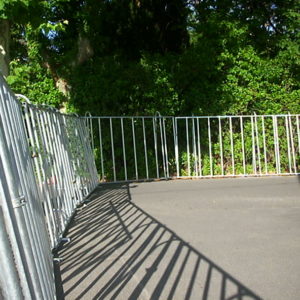 Lot Barrière taureau 3m x 1m80, 2 Pieds et 2 Fixations