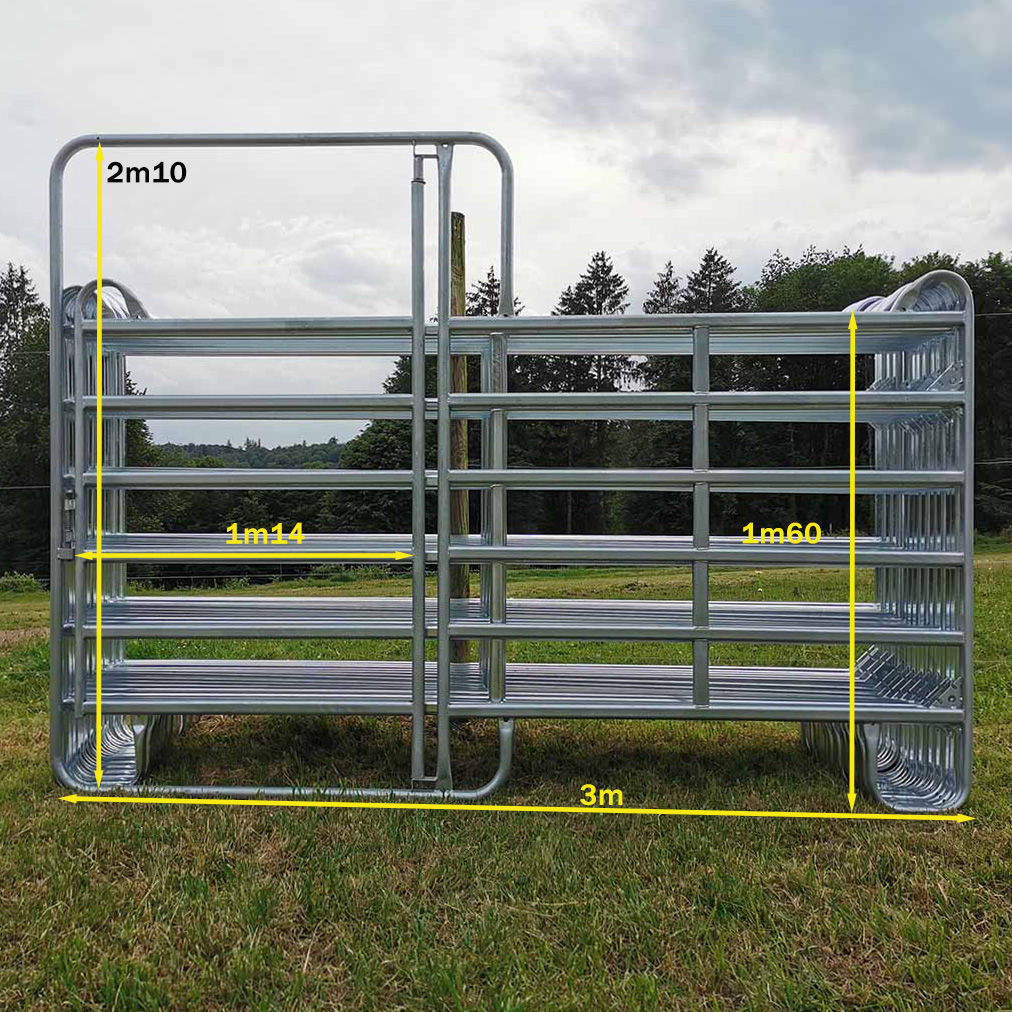 Parc de contention équins ou bovins composé de 13 barrières de 3m x 1m60 de haut ainsi que d’une barrière avec porte. Réalisé en acier galvanisé à chaud. Tube ovale de 50x30x1,5mm Chainettes et manilles de fixation comprises