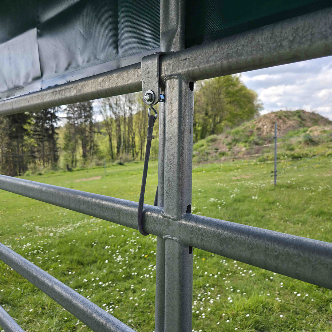 Abri de prairie mobile et démontable pour chevaux de grande taille ou matériel. Dimension 4mx3m60 Réalisé en acier galvanisé à chaud