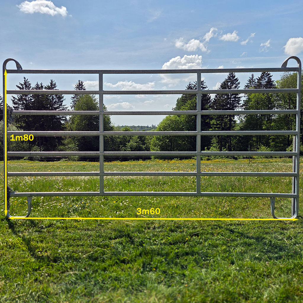 Barrière Panel Texas bovin et équin de 3m60 x 1m80 de haut. Mobile et déplaçable, fixation par chainettes. Réalisé en acier galvanisé à chaud. Tube ovale de 50x30x1.5 mm