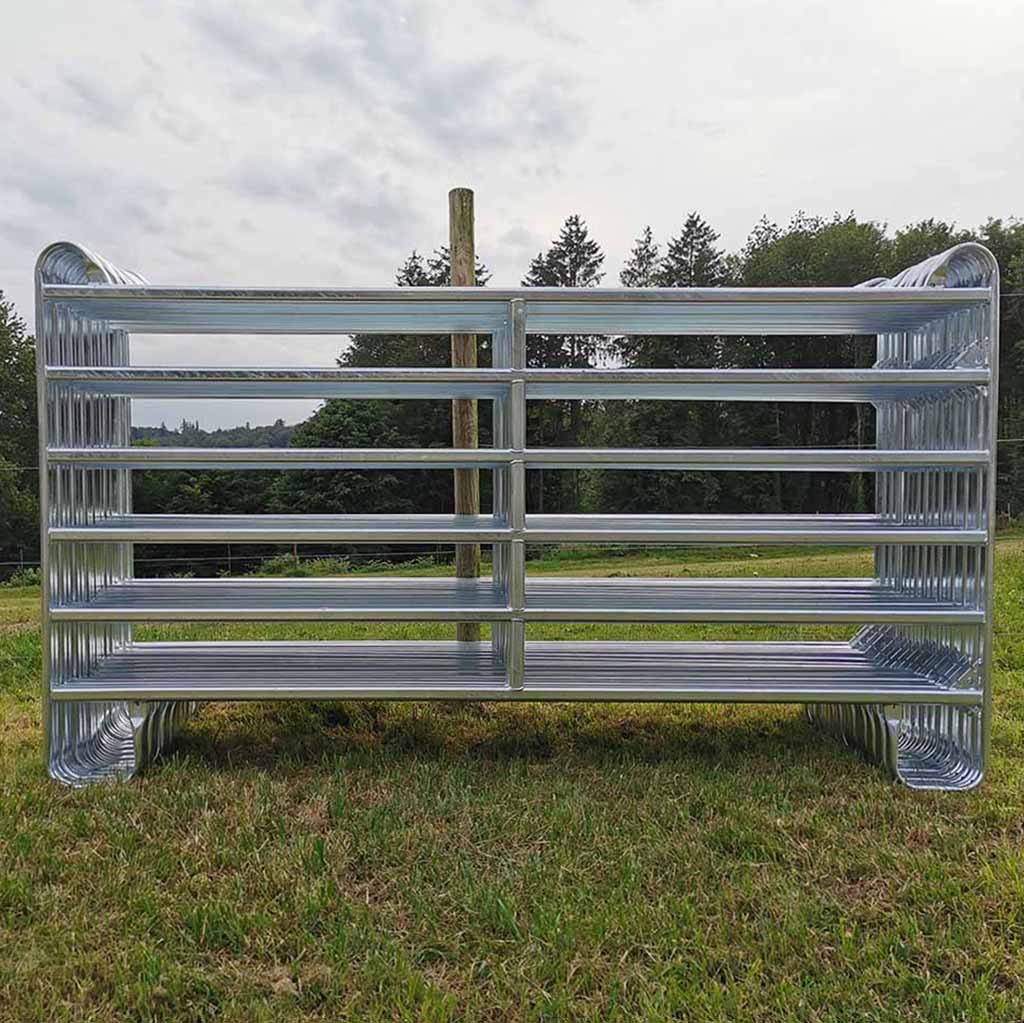 Parc de contention équins ou bovins composé de 18 barrières de 3m x 1m60 de haut. Réalisé en acier galvanisé à chaud. Tube ovale de 50x30x1,5mm Chainettes et manilles de fixation comprises