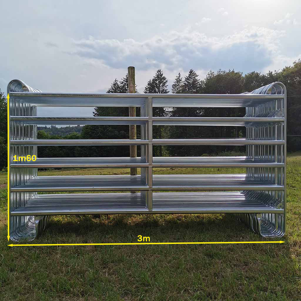 Parc de contention équins ou bovins composé de 20 barrières de 3m x 1m60 de haut. Réalisé en acier galvanisé à chaud. Tube ovale de 50x30x1,5mm Chainettes et manilles de fixation comprises
